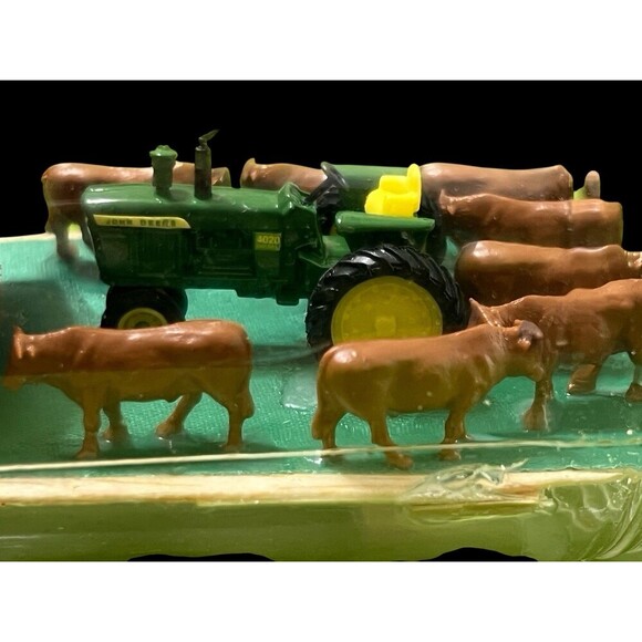 Vintage Homemade John Deere "In a Bottle" Tractor, Barn, Cows - Picture 2 of 9